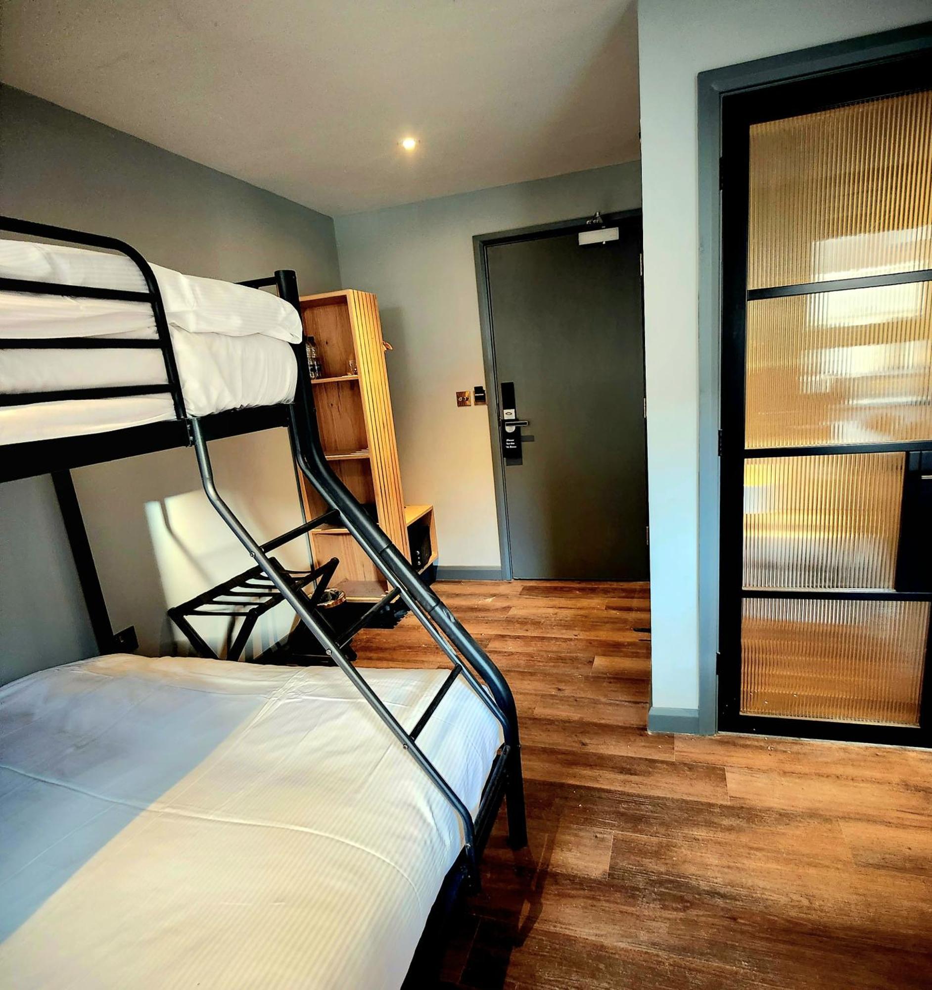 Pinnacle Suites Hotel Cowes  Zewnętrze zdjęcie