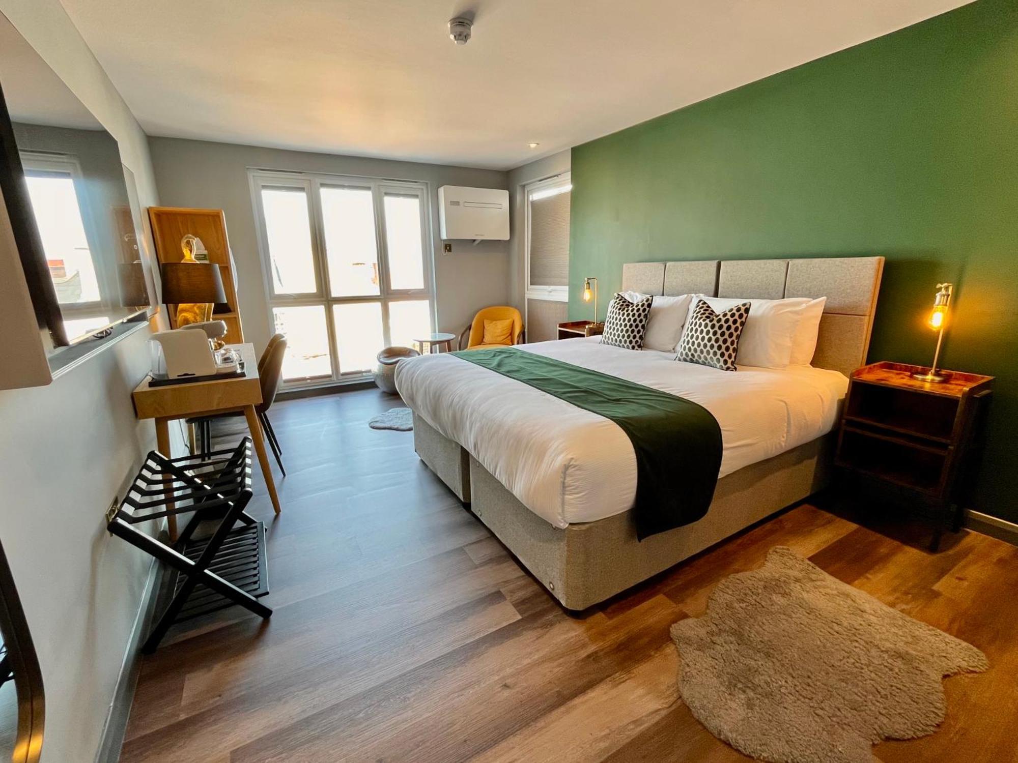 Pinnacle Suites Hotel Cowes  Zewnętrze zdjęcie